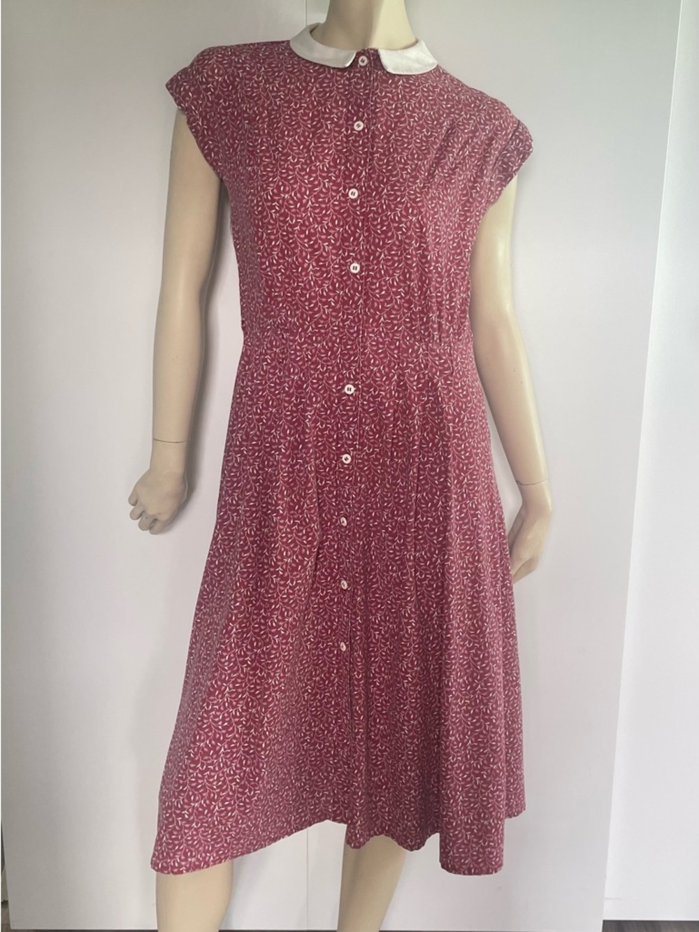 1980s Button-Front Midi Floral Dress with White Collar - Picture 11 of 11